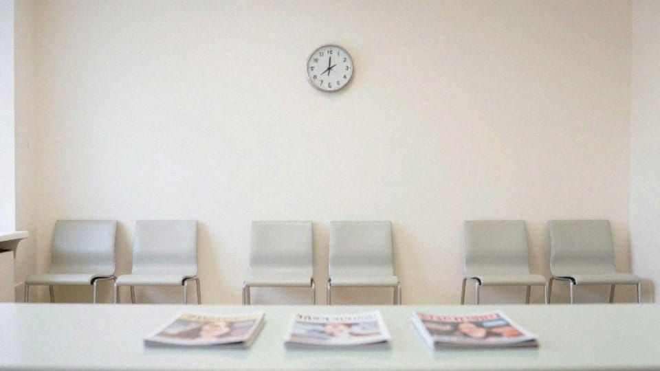 Kiedy plamy wymagają pilnej konsultacji lekarskiej?
